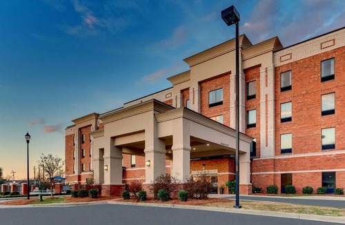 Hartsville Hotel | Hampton Inn & Suites - Hartsville, SC