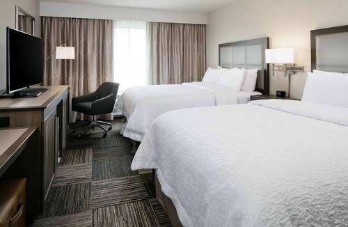 Hudson Hotel | Hampton Inn & Suites Hudson