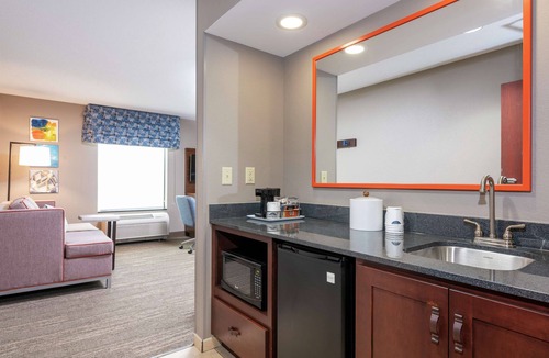 Marshalltown Hotel | Hampton Inn & Suites Marshalltown