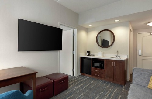 Bairdford Hotel | Hampton Inn & Suites Pittsburgh/Harmarville