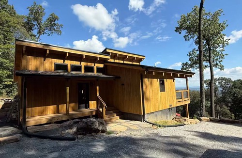 Mountain Creek Cabin | Handcrafted Cabin · Sunrise + Blue Ridge Views · 5 mi to Chattanooga