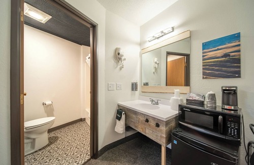 Pinnacles Entrance Badlands Hotel | Hansen Inn & Cabins, Room, Single Queen, Ground Floor, No Pets, No Smoking