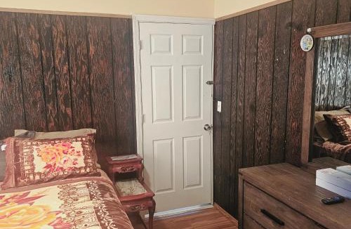 Irvington House | HARPER AVE DIVINE GUEST HOUSe, PRIVATE BATHROOM, FREE PARKING