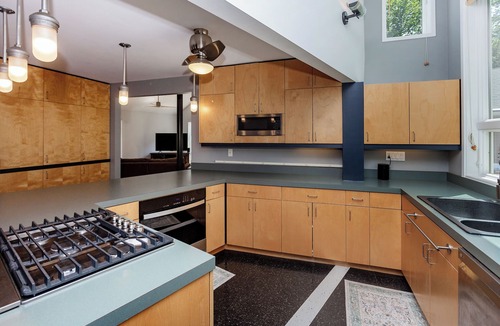 Ames House | Harvest Hill–Modern Farmhouse Retreat Near ISU, Perfect for Families & Game Days
