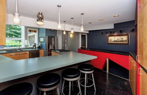 Ames House | Harvest Hill–Modern Farmhouse Retreat Near ISU, Perfect for Families & Game Days