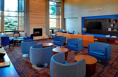 West Dundee Resort | Have a Tour! Indoor Pool, FREE Parking, Close to Raceway Woods Forest Preserve!