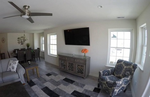 North Wildwood Condo | HAWAIIAN BEACH RESORT #206 - NORTH WILDWOOD SUMMER VACATION RENTALS with POOLS