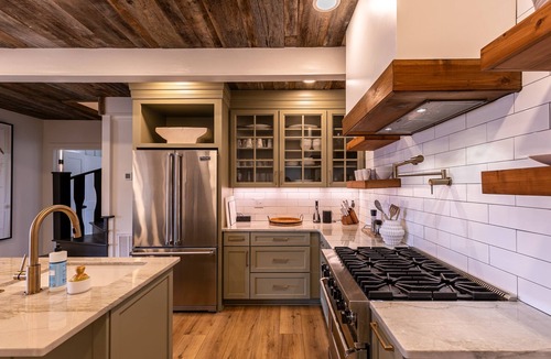Boone House | Hawthorn House at Hound Ears - STUNNING Grandfather views! Pool table! Updated!