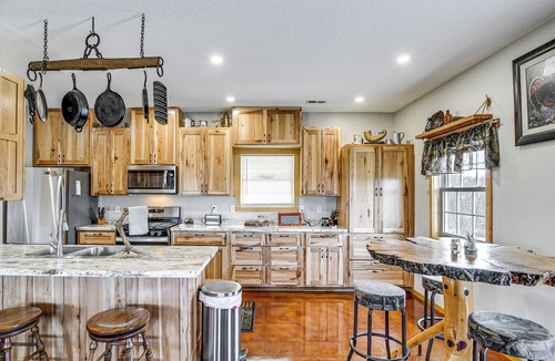 Coatsville House | Hazel Creek Cabin on Kirksville's Outskirts