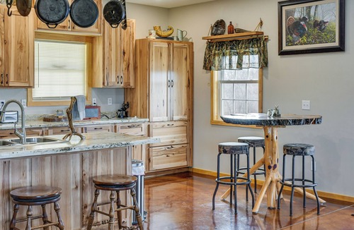 Coatsville House | Hazel Creek Cabin on Kirksville's Outskirts