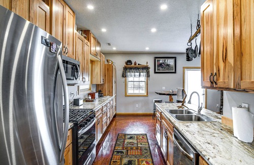 Coatsville House | Hazel Creek Cabin on Kirksville's Outskirts