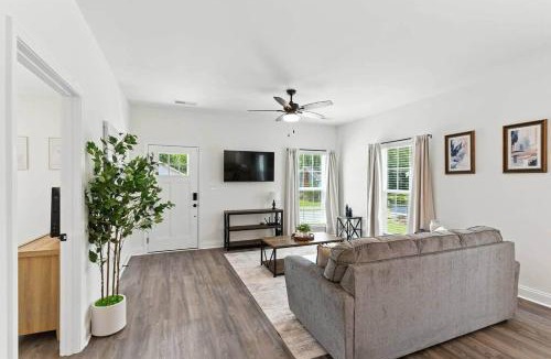 Cedartown House | Heart of Cedartown and 1 minute to the Silver Comet Trail