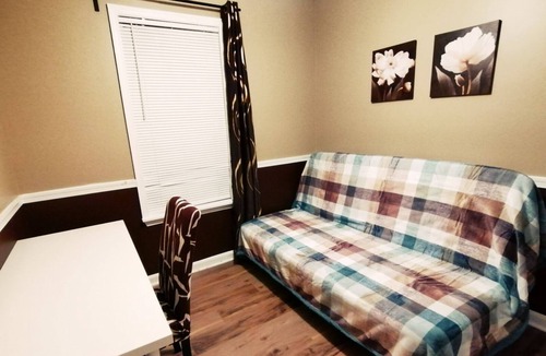 Dundalk House | HEART of Dundalk & Bayview Entire Townhouse 5BRs!