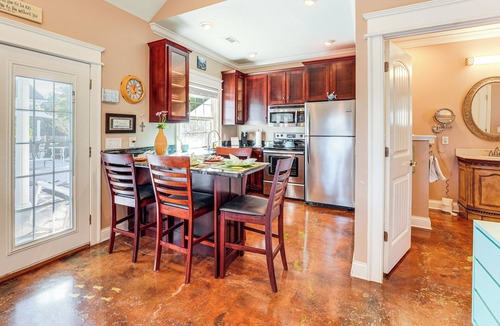 Chickamauga Apartment | Heart of Historic Chickamauga! Chic Studio w/Pool