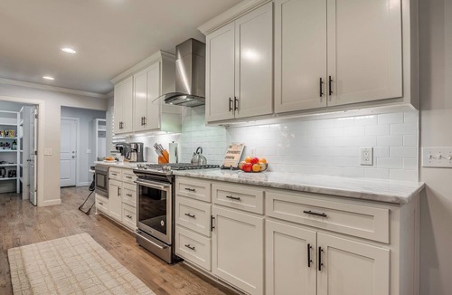 Tulsa House | Heart of Midtown Gem - Pickleball Court - Putting Green - 5 Bedrooms
