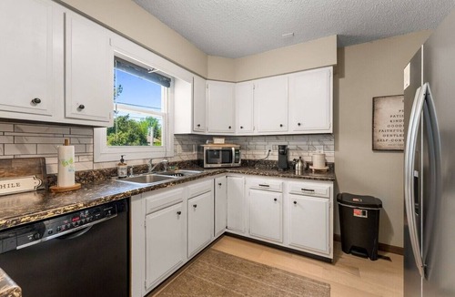 Sioux Falls Apartment | Heartland Haven: A 4-Bed Delight in Sioux Falls