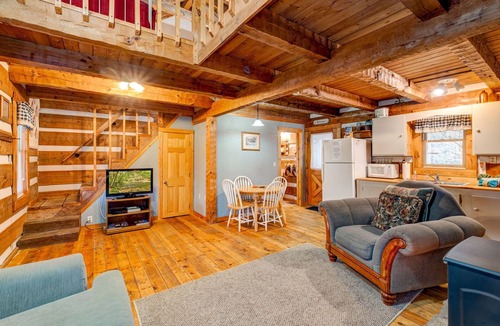 Cosby Cabin | Hearts Bursting with Love Romantic Creekside Retreat!