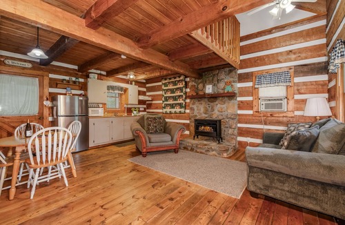 Cosby Cabin | Hearts Bursting with Love Romantic Creekside Retreat!