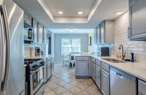 North Austin Civic Association House | Heated Pool/Spa/Mini Golf/Billiard/BBQ/Shuffleboard/Foosball