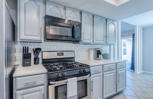 North Austin Civic Association House | Heated Pool/Spa/Mini Golf/Billiard/BBQ/Shuffleboard/Foosball