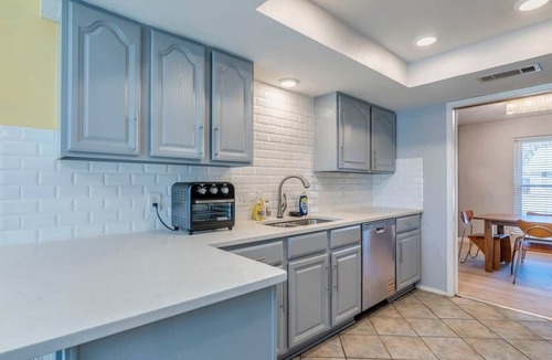 North Austin Civic Association House | Heated Pool/Spa/Mini Golf/Billiard/BBQ/Shuffleboard/Foosball