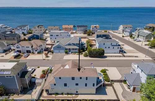 North Beach Haven House | Heated Saltwater Pool ~ Island Bliss 5BR 3BA Luxury Bayside Beauty ~ Sleeps 12