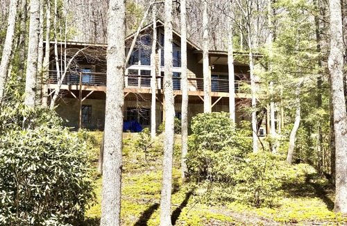 Vilas House | Heaven on Earth Nestled in the Blue Ridge Mountains