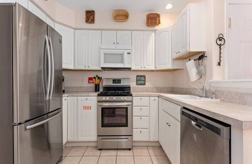 Wildwood Condo | HERE'S THE ONE! POOL, ROOF TOP DECK, 1 BLOCK TO BEACH & BOARDS! LARGE CONDO!