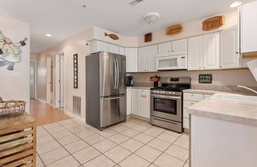 Wildwood Condo | HERE'S THE ONE! POOL, ROOF TOP DECK, 1 BLOCK TO BEACH & BOARDS! LARGE CONDO!