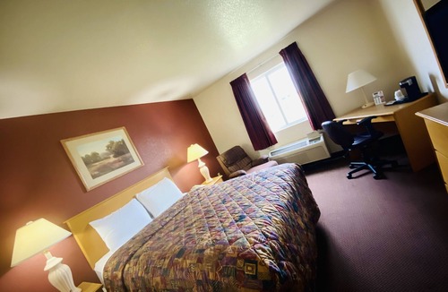 Herington Hotel | Herington Inn & Suites