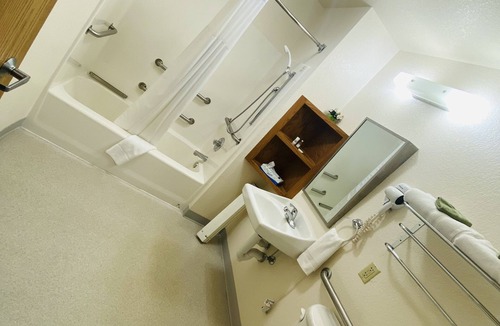 Herington Hotel | Herington Inn & Suites