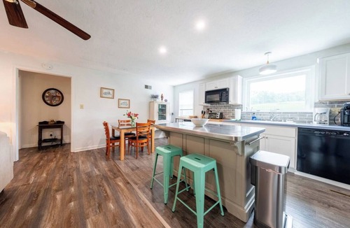 Stewartstown House | Heron's Hollow 2 bedroom spacious farm stay on 30 acres
