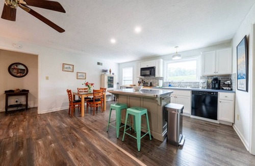 Stewartstown House | Heron's Hollow 2 bedroom spacious farm stay on 30 acres