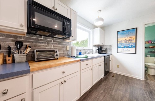 Stewartstown House | Heron's Hollow 2 bedroom spacious farm stay on 30 acres