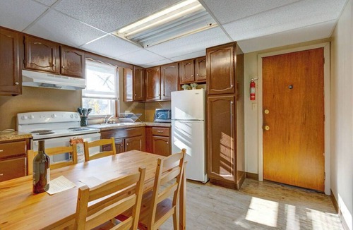 Hershey Apartment | Hershey Smores, Apt #2 Renovated 1 bedroom apt, full kitchen and pull out sofa