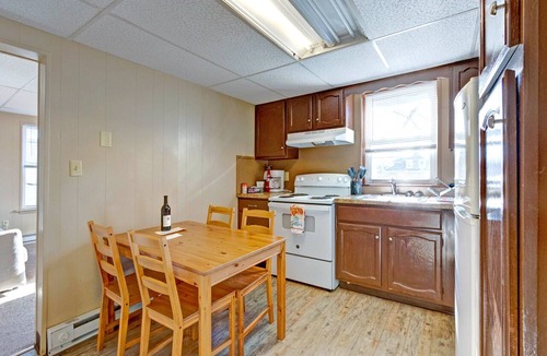 Hershey Apartment | Hershey Smores, Apt #2 Renovated 1 bedroom apt, full kitchen and pull out sofa