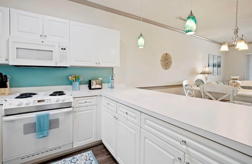 Little River Condo | HIBISCUS HAVEN: Little River SC, Cute 2B/2B Condo w Pool Near Beach 90 Day Stays