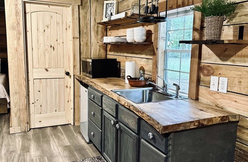 Cedar Bluff Cabin | Hickory Cabin @ Little River Hideout - Cozy tiny home right on Little River