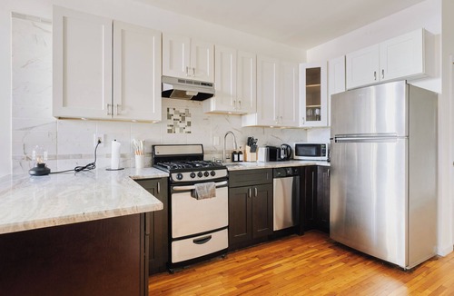 Hoboken Apartment | Hidden gem 2-bedroom apartment with WiFi, AC in Hoboken mins to NYC