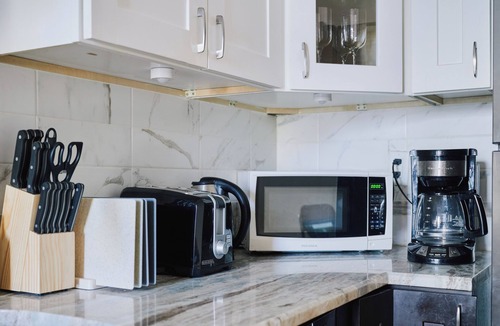 Hoboken Apartment | Hidden gem 2-bedroom apartment with WiFi, AC in Hoboken mins to NYC