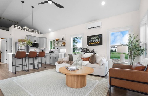 Spring Hill House | Hidden Gem Farm-Two Tiny Homes-Sleeps 11