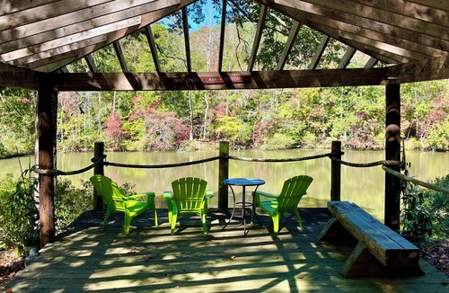 Athens Apartment | Hidden Gem! Lakeside two bedroom private entrance apartment with large yard.