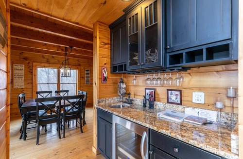 Deep Gap Cabin | Hidden Ridge - Hot Tub, Pool Table, Ping Pong, Great Views