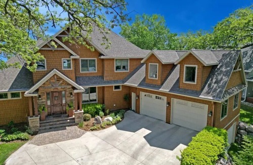 Spicer House | High end home on Green Lake loaded w/amenities & walking distance to downtown.