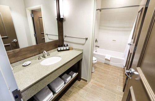 Fairfield Cabin | Highland Double | Steps to Slopes & Pool