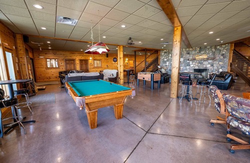 Pierre Cabin | Highpoint Lodge Upper Level Inside East