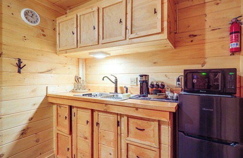 Mountain City Apartment | Hike, Fish, Sip & Ski: Quiet Apt in Mountain City