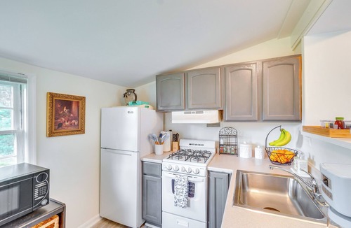 Waterford Cottage | Hike, Sip & Explore: Charming Waterford Cottage!