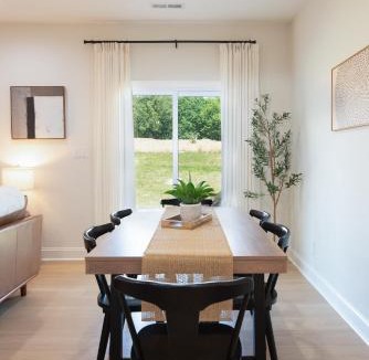 Lynchburg House | Hill City Lux Mins to LU King Bed Sleeps 8