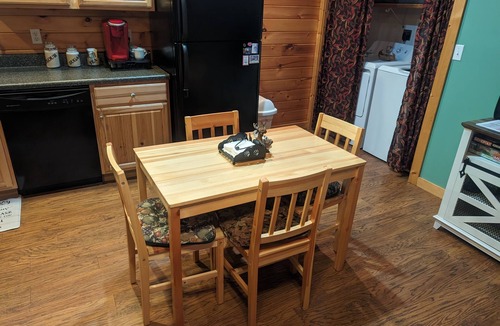 Boone Cabin | Hill Side Hideaway - 5 minutes from Boone